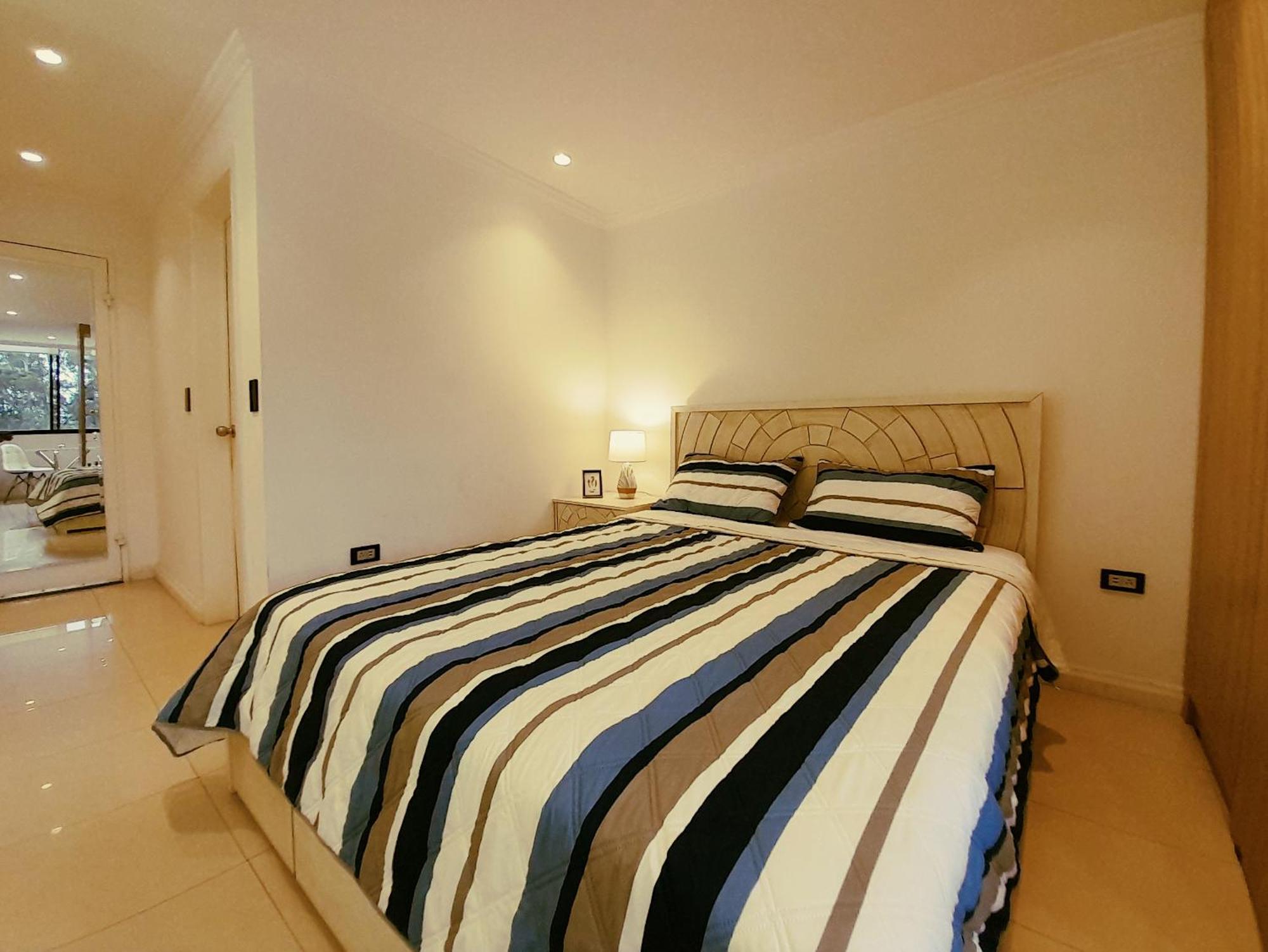 Elegante Suite Privada En Cuenca - Parqueo Incluido Esterno foto